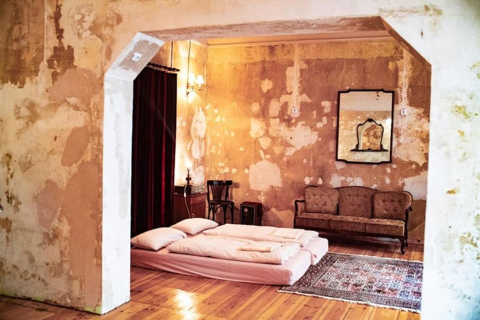 Bed, Living room, Photo of the whole room, Seating area, Bedroom