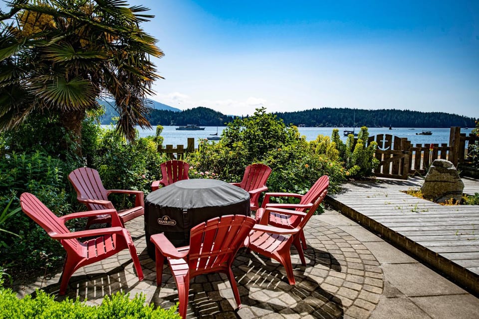 Iconic 3-Story Waterfront 'Marina House' w/ View House in Armours Beach