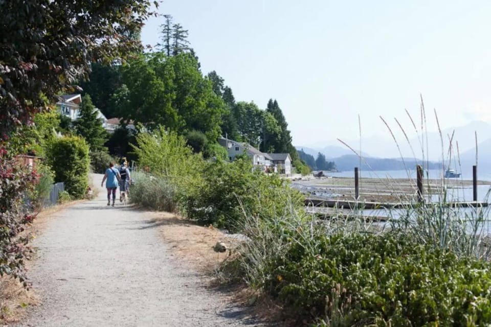 Iconic 3-Story Waterfront 'Marina House' w/ View House in Armours Beach