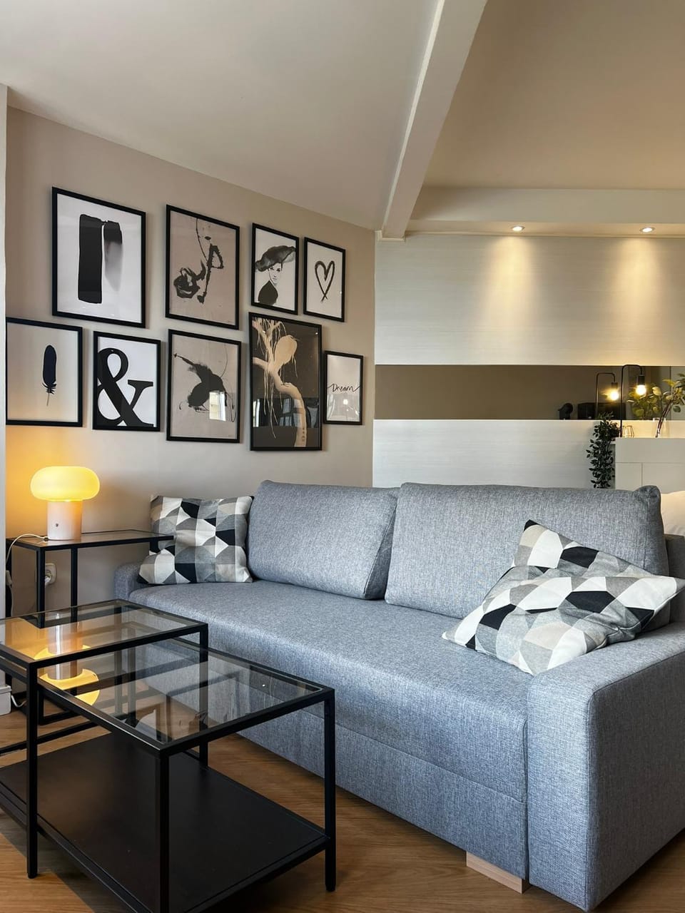 Living room, Seating area