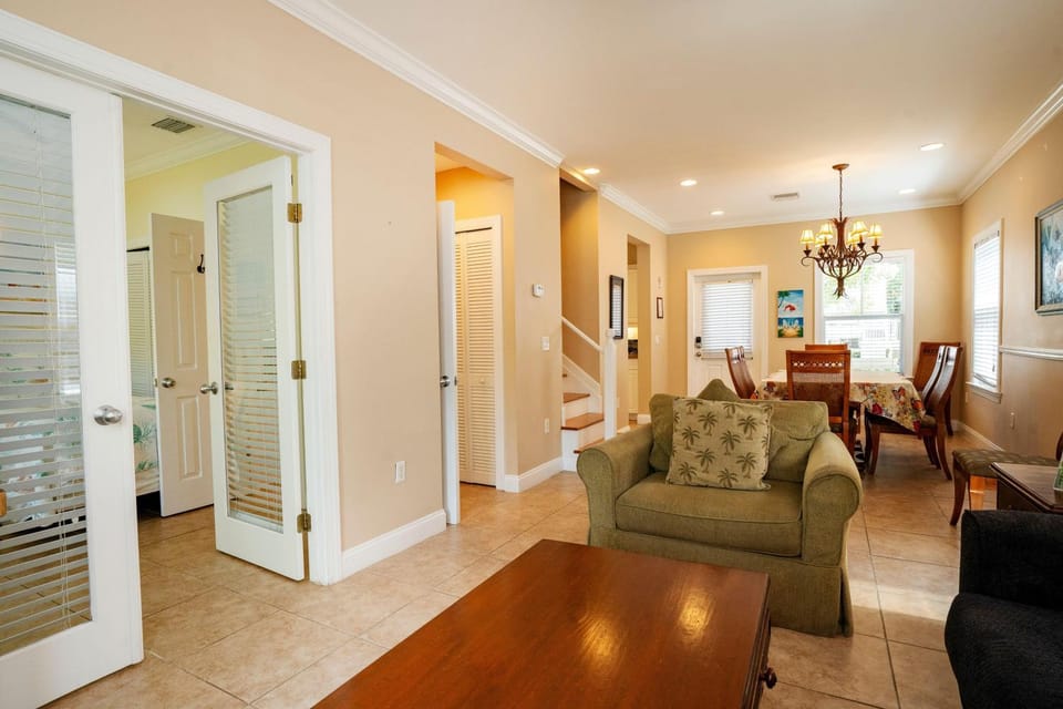 Coral Hammock Poolside Home House in Stock Island