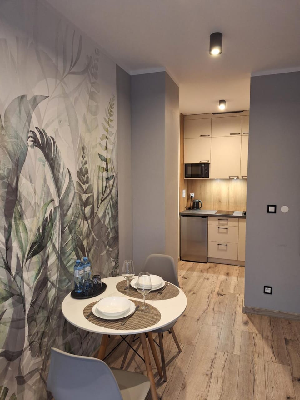 Kitchen or kitchenette, Dining area, stove
