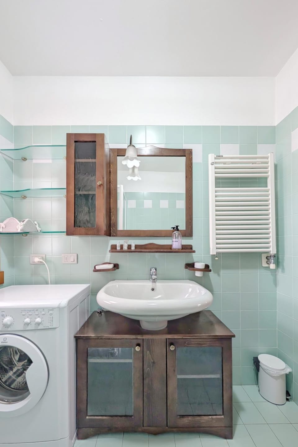 Bathroom, washing machine