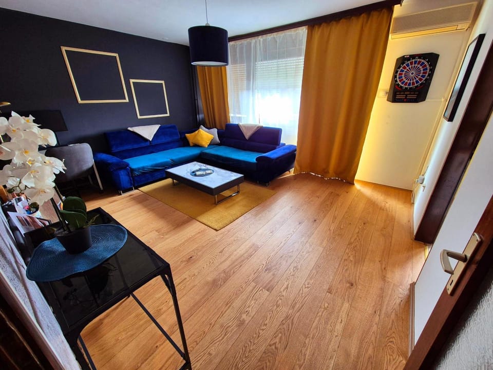 Darts, Living room