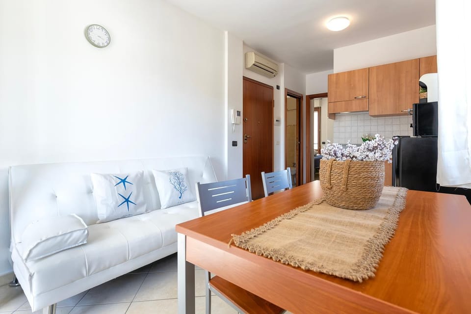 Kitchen or kitchenette, Living room, Dining area, air conditioner