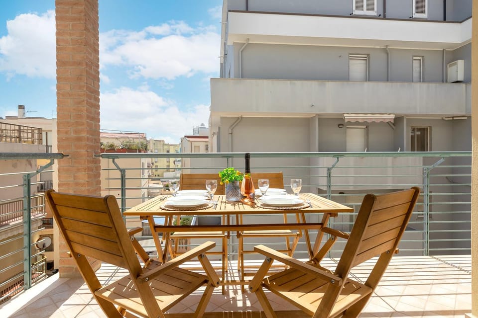 View (from property/room), Balcony/Terrace, Dining area
