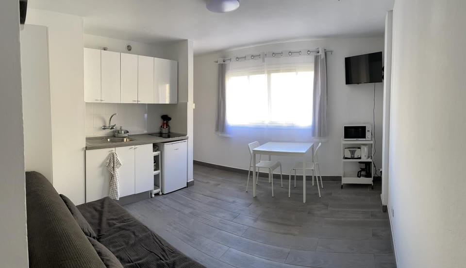 Kitchen or kitchenette, Living room