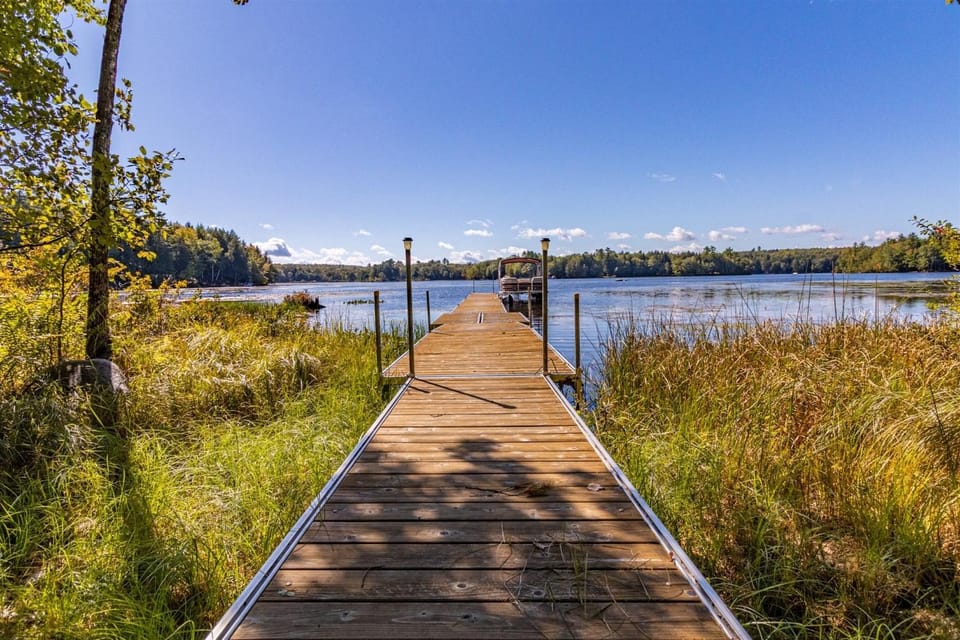 DECK HOUSE LIMIT 25 home Villa in Long Lake