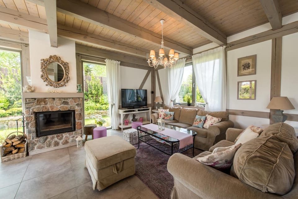 Communal lounge/ TV room, Communal lounge/ TV room, TV and multimedia, Living room, Seating area, Evening entertainment