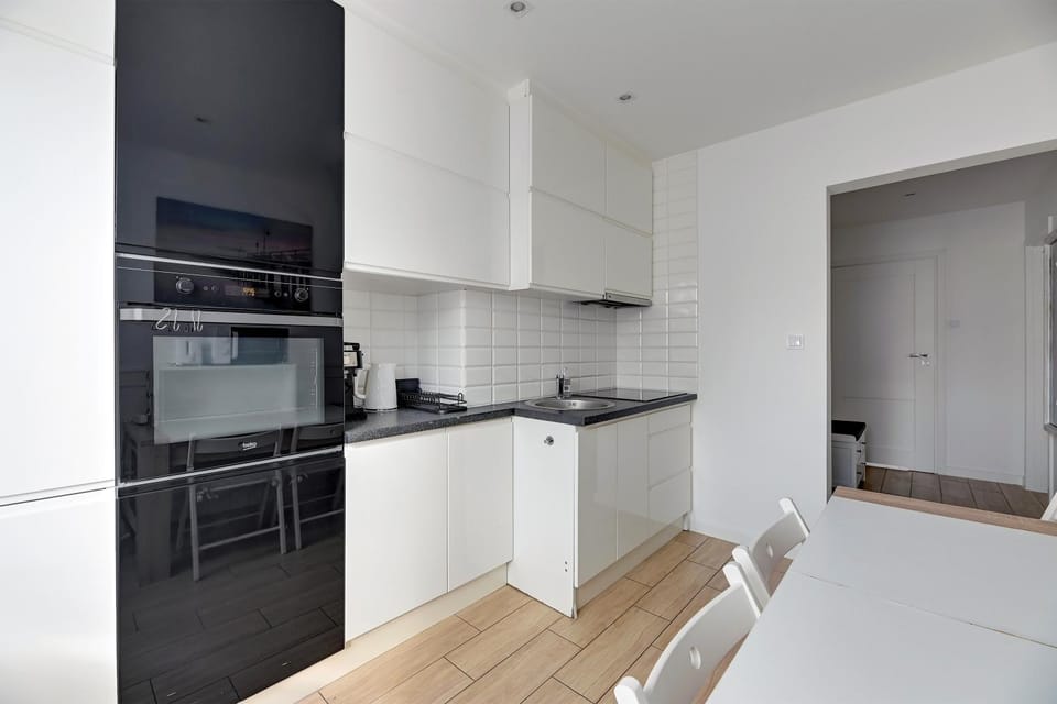 Kitchen or kitchenette, Photo of the whole room, Dining area