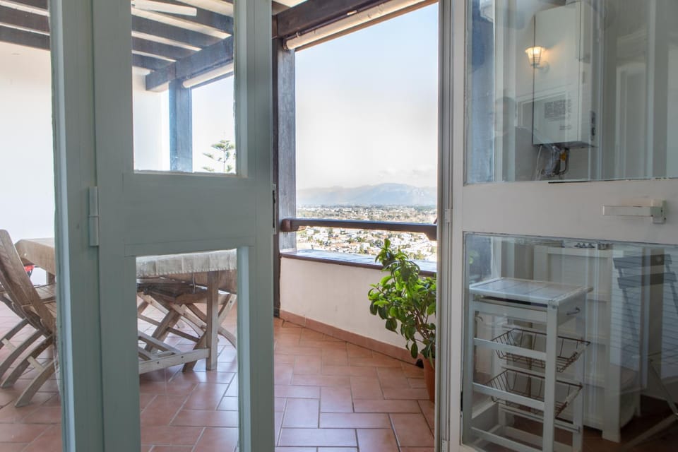 Patio, Natural landscape, View (from property/room), Balcony/Terrace, Kitchen or kitchenette, Dining area, Sea view