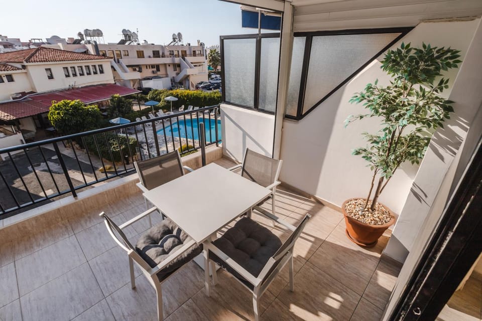 View (from property/room), Balcony/Terrace, Pool view