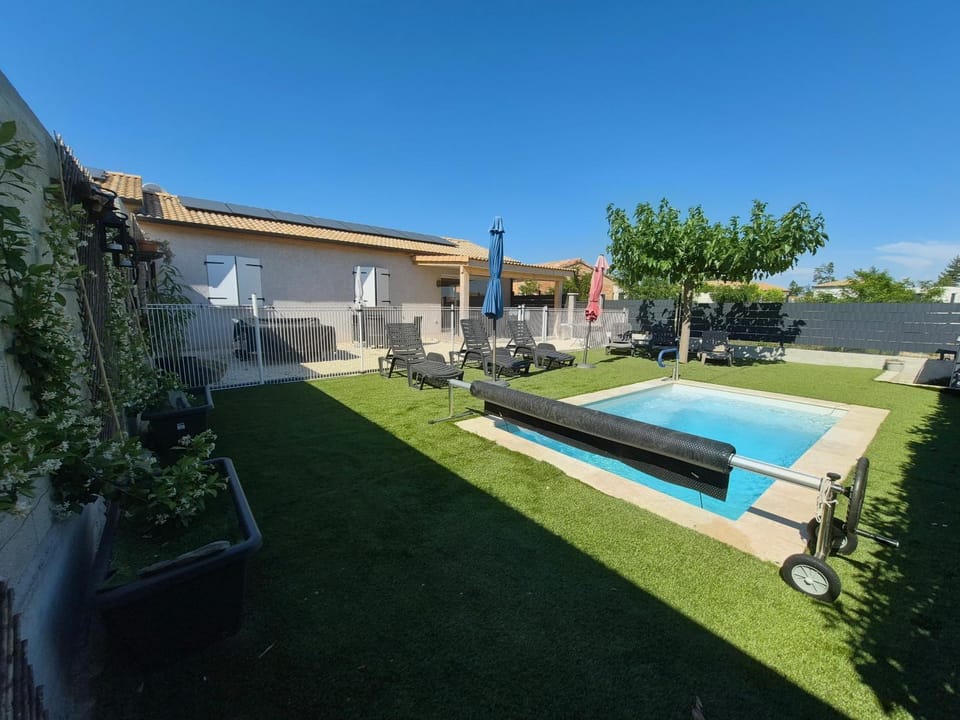 Garden, Garden view, Pool view, Swimming pool, sunbed