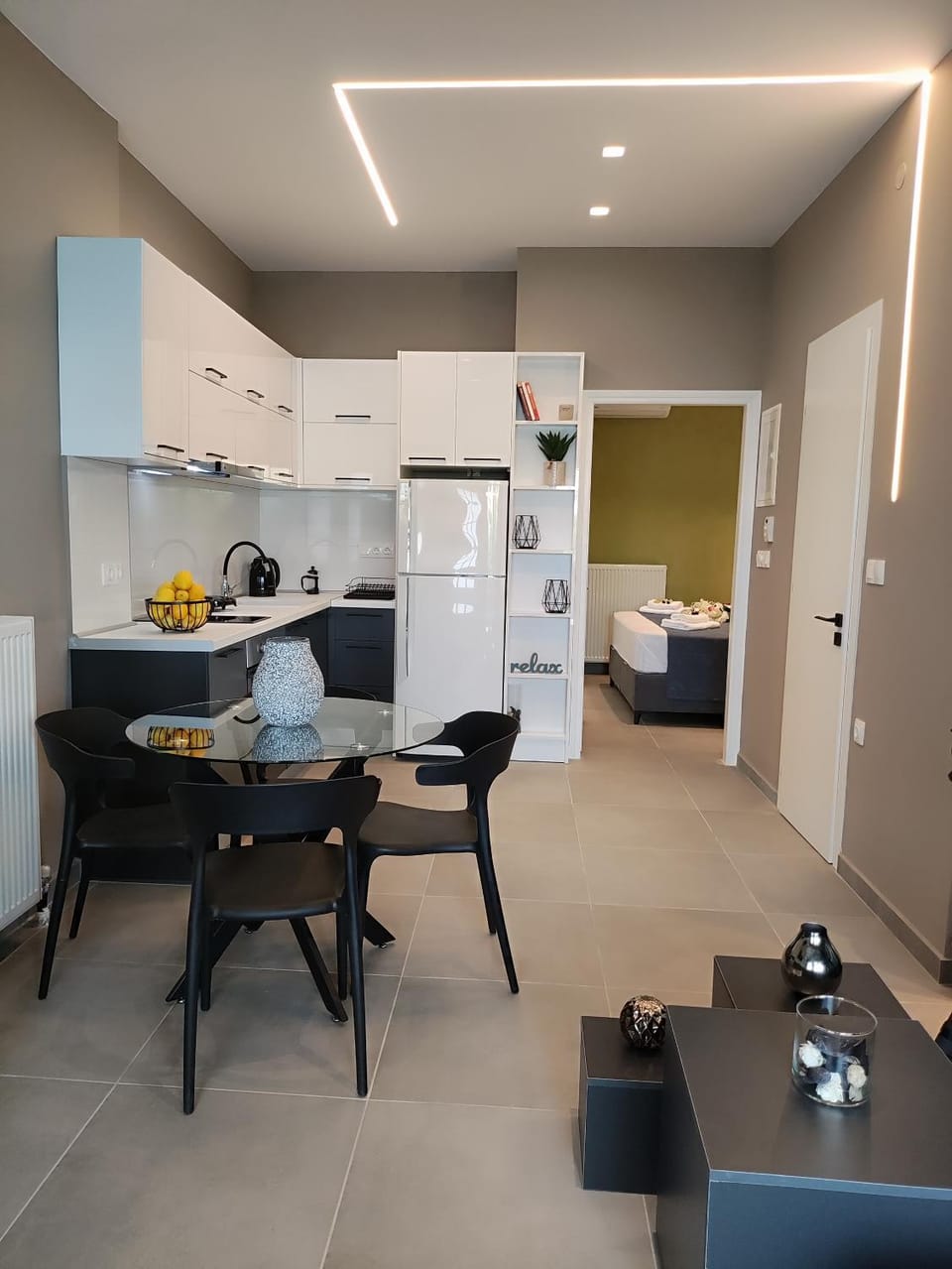 Kitchen or kitchenette, Living room, Seating area, Dining area, minibar, stove