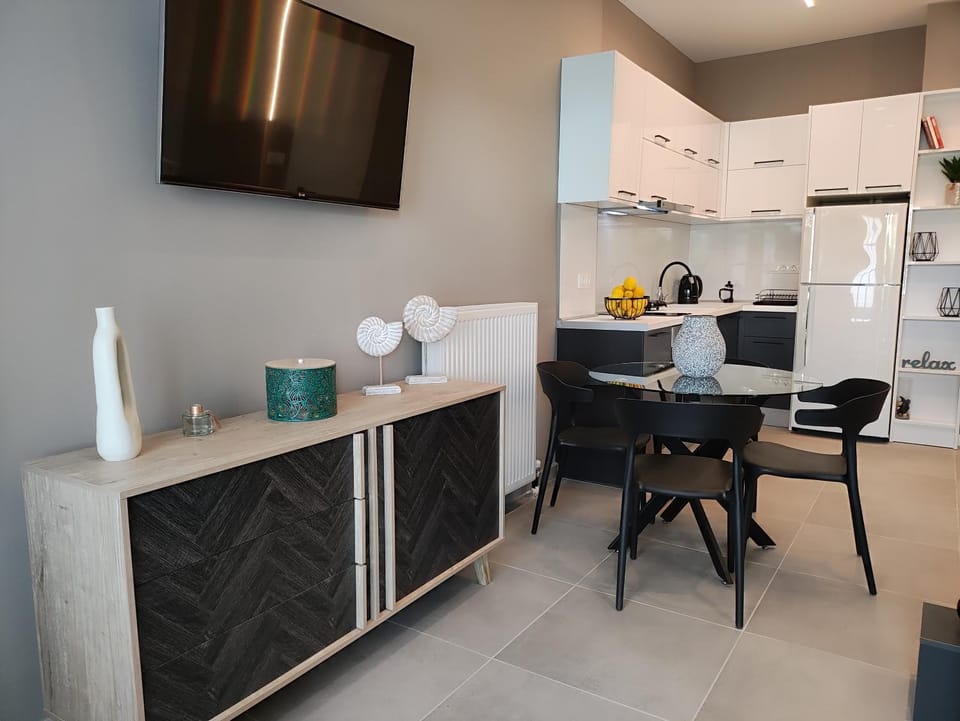 Kitchen or kitchenette, Dining area, minibar, pet friendly, stove, toaster