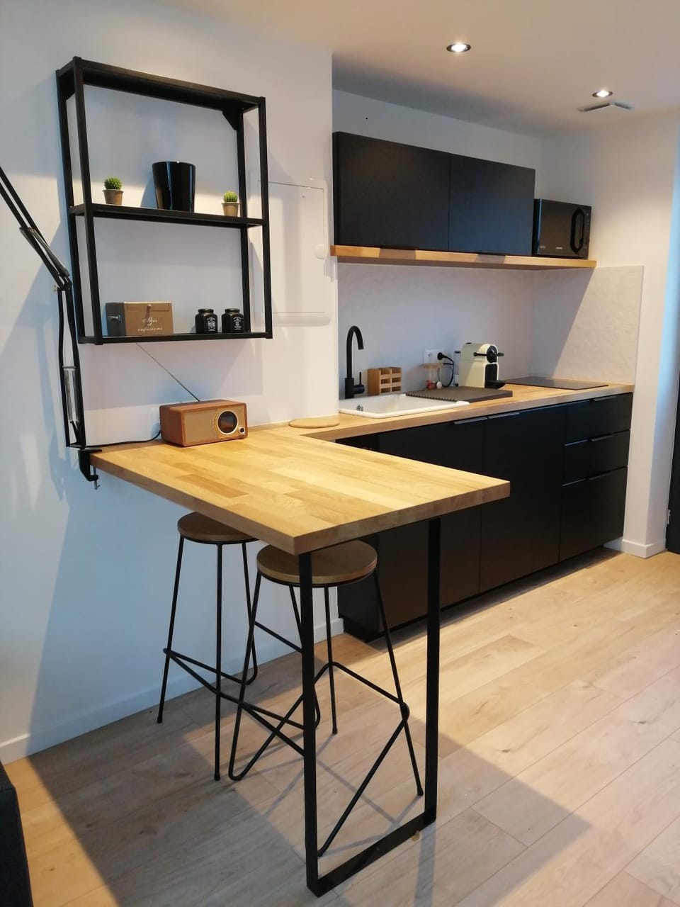 Coffee/tea facilities, Kitchen or kitchenette, microwave, storage, stove, kitchen