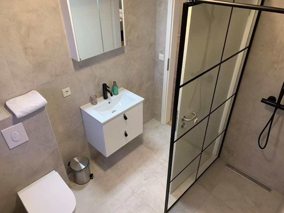 Shower, Bathroom