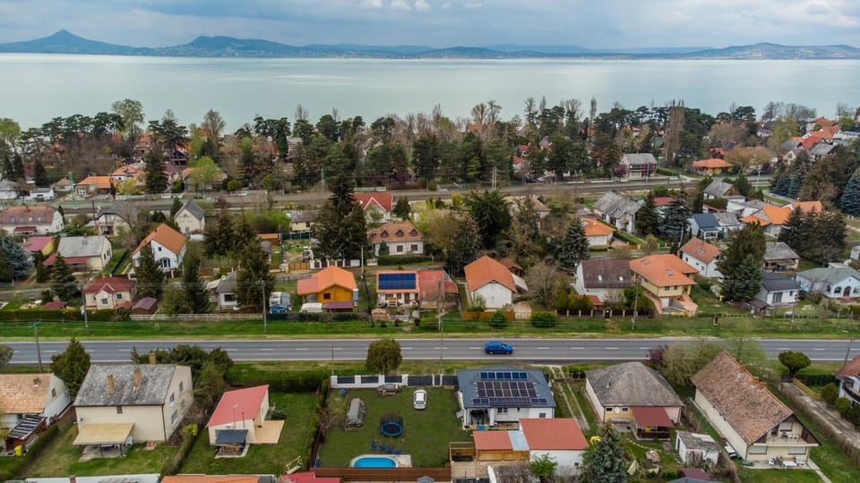 Property building, Day, Bird's eye view, City view, Street view, Location
