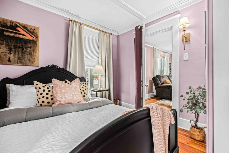 Eclectic Bungalow in the Heart of Royal Oak Apartment in Royal Oak