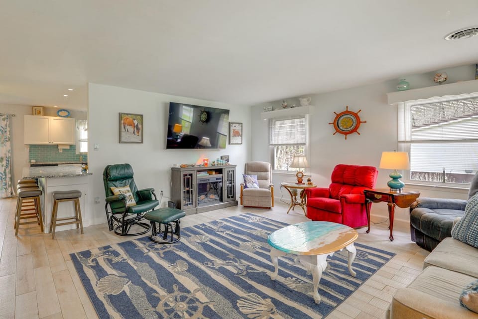 Families w/ Pets! Home 4 Mi to Ocean City Beach House in Worcester County