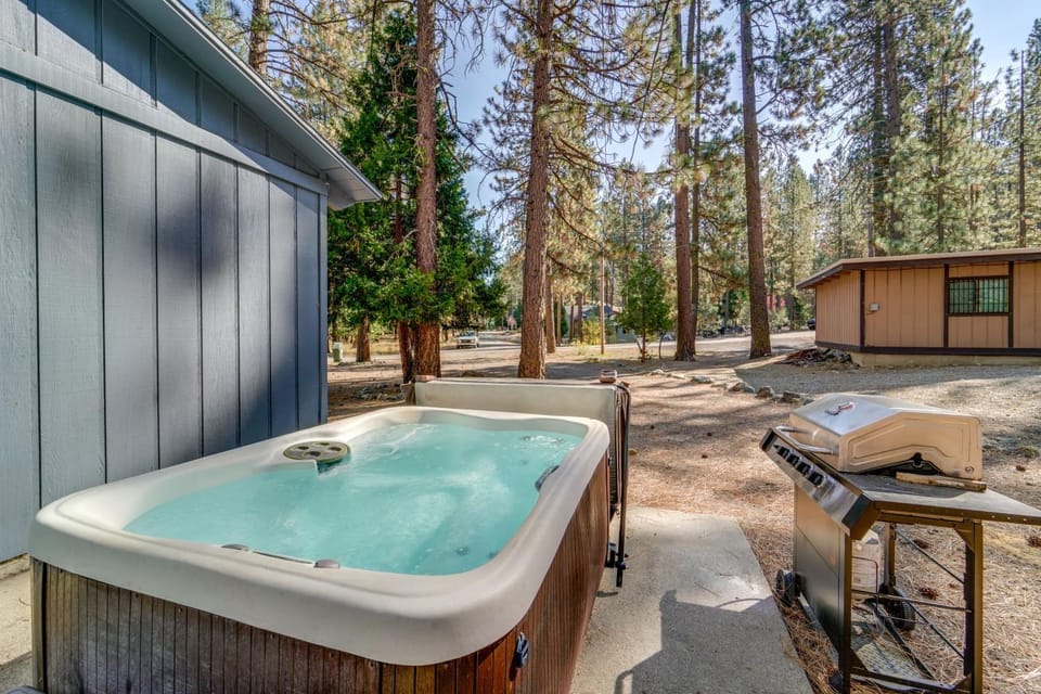 Graeagle Vacation Rental Cabin with Game Room! Cabin in Graeagle