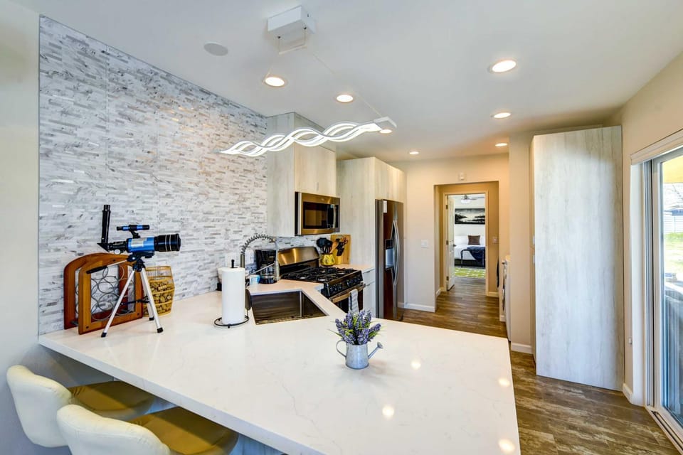 Joshua Tree Getaway w/ Hot Tub, Pool & Fire Pit House in Yucca Valley