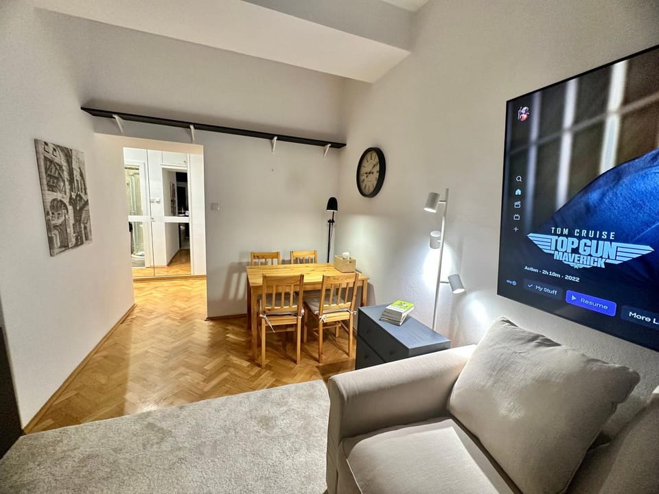 CITY metro WiFi 1Gbs 75'TV Netflix HBO Disney Apartment in Warsaw