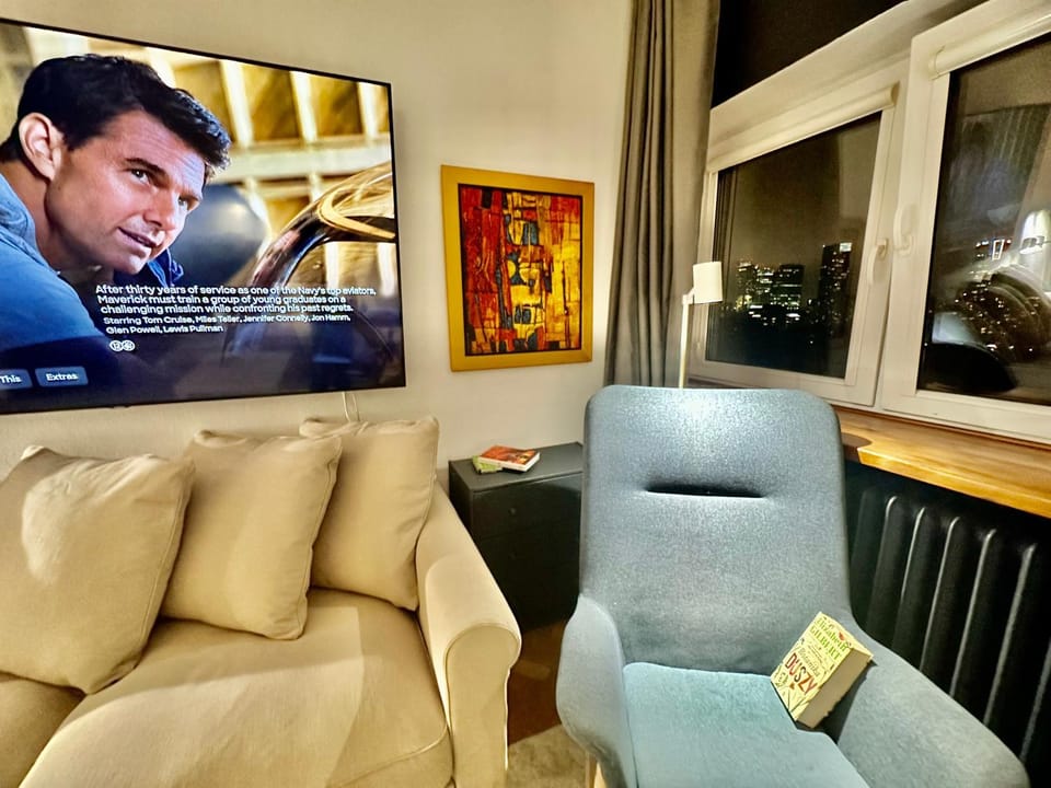 CITY metro WiFi 1Gbs 75'TV Netflix HBO Disney Apartment in Warsaw