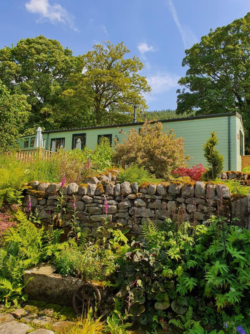 Property building, Day, Garden, Garden view