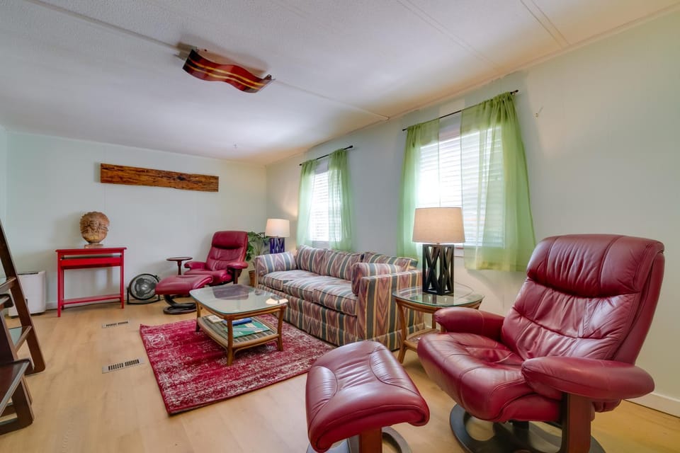 Fire Pit & Boat Dock: Peaceful Dunnellon Cabin! Cabin in Hernando