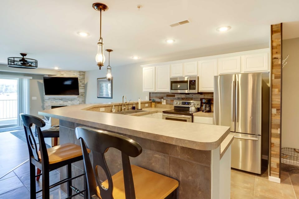 Lakefront Ozark Condo w/ Spacious Balcony! House in Lake of the Ozarks