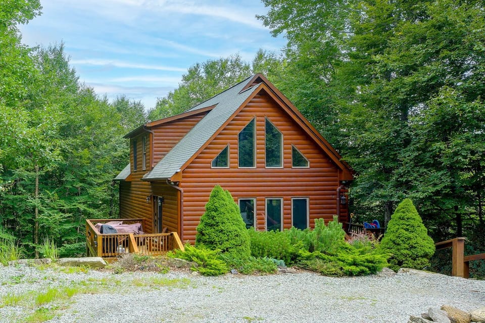 Deck + Scenic Views: Beech Mtn Group Getaway House in Beech Mountain