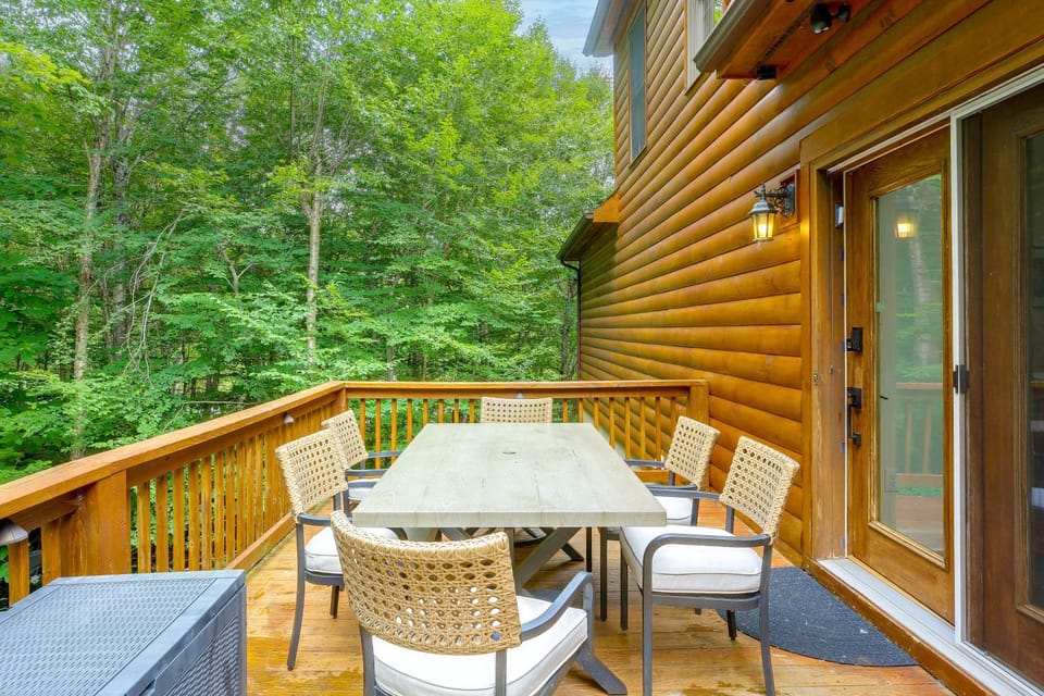 Deck + Scenic Views: Beech Mtn Group Getaway House in Beech Mountain