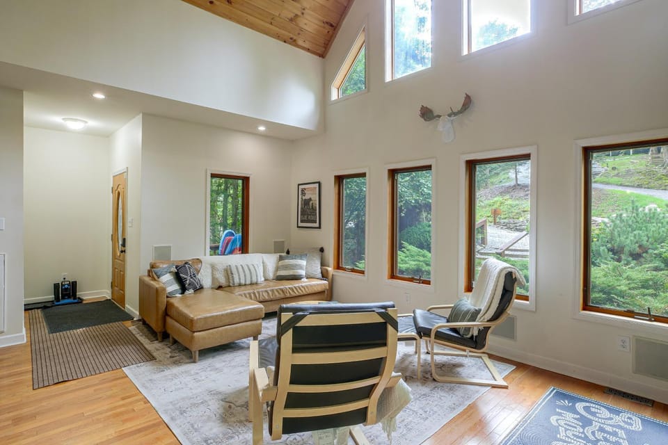 Deck + Scenic Views: Beech Mtn Group Getaway House in Beech Mountain