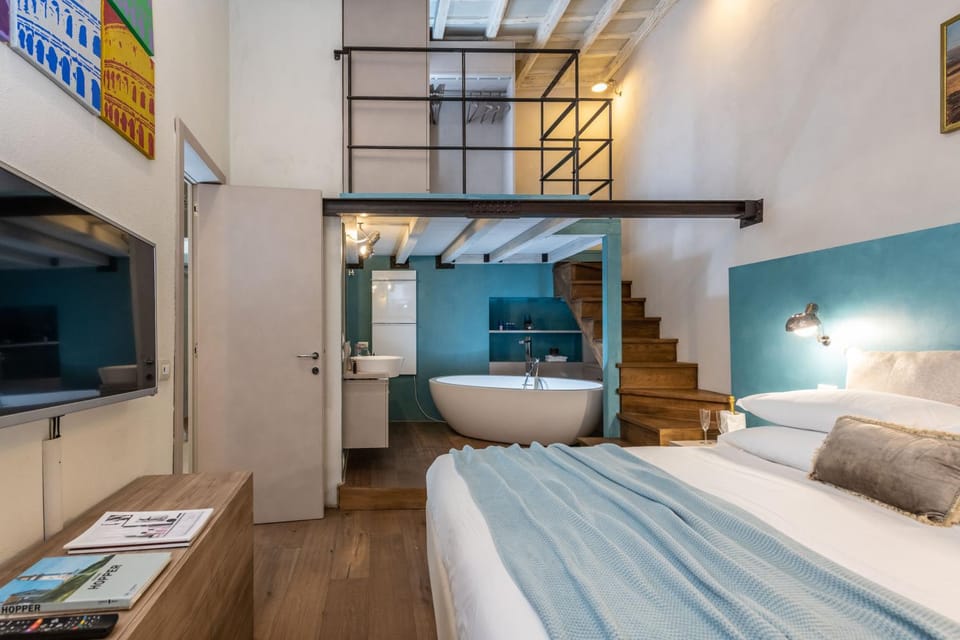 Design apt near Spanish Step Apartment in Rome