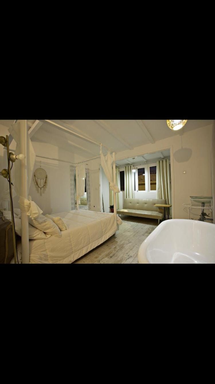 Bed, Photo of the whole room, Bedroom, Bath