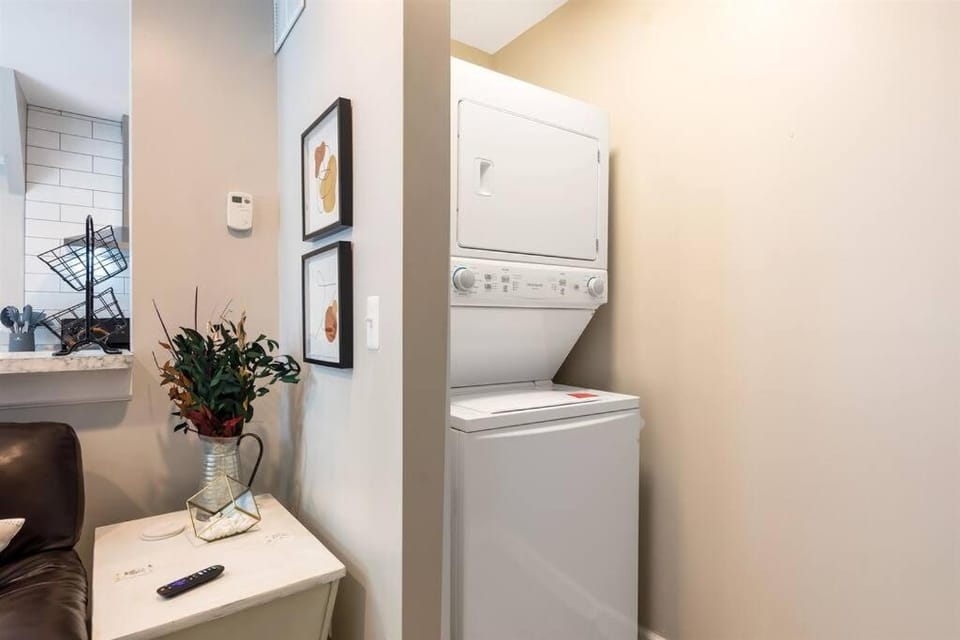 New! Luxury 1BR Flat near Downtown Mount Clemens Apartment in Mount Clemens