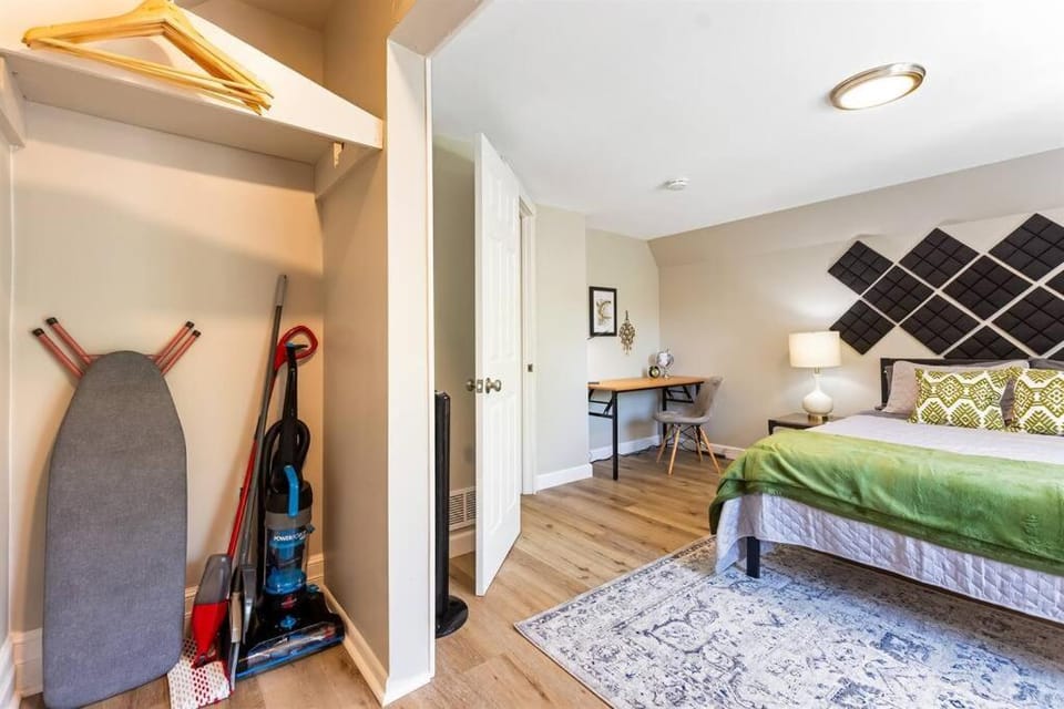 New! Luxury 1BR Flat near Downtown Mount Clemens Apartment in Mount Clemens