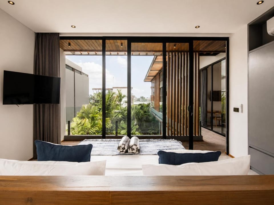 Modern Boho 5BR, 200m to Canggu's Beachfront Villa in Mengwi