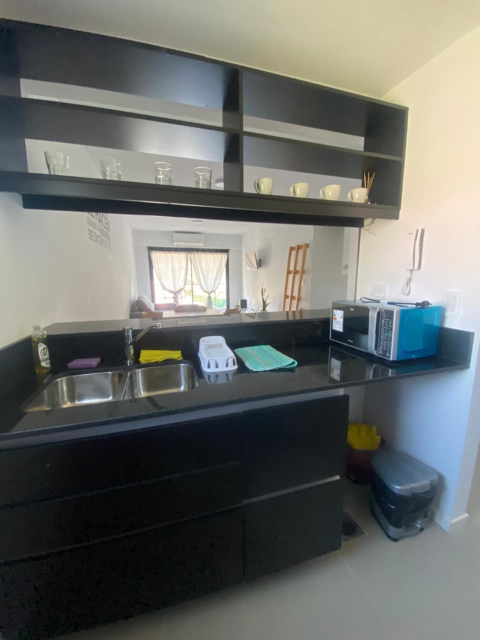 Kitchen or kitchenette, minibar