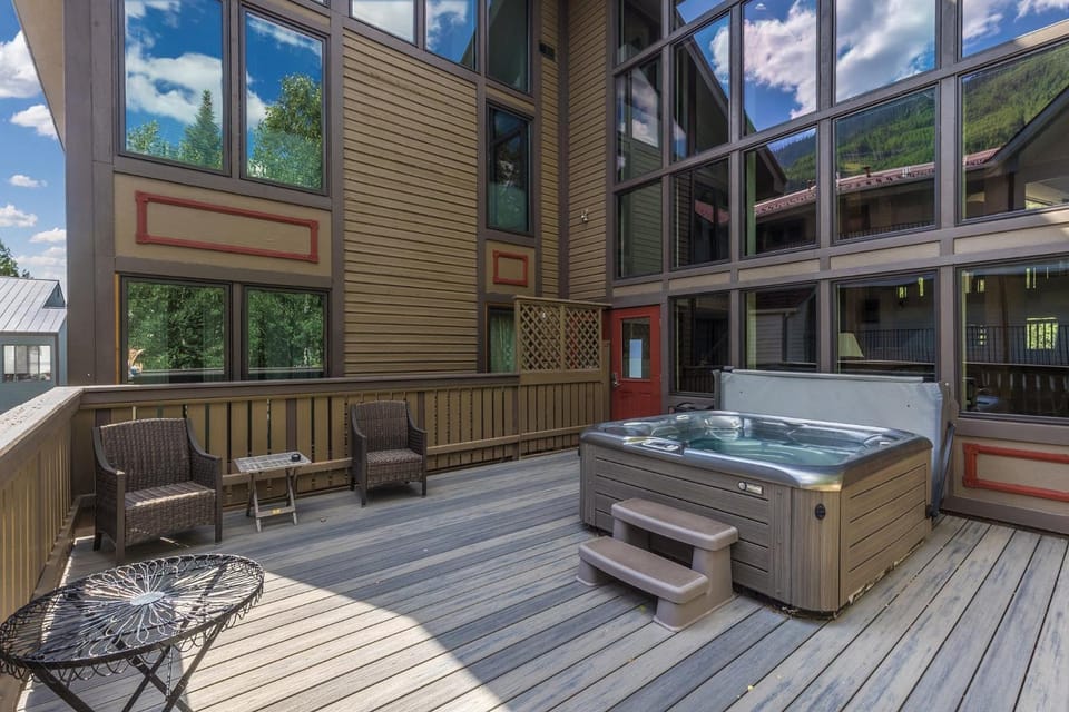 West End Winner - Hot Tub, Parking, Open Kitchen & Living Space condo Apartment in Telluride