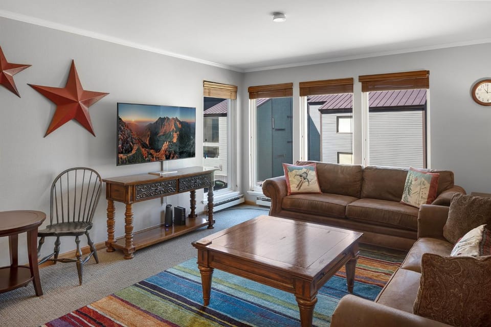West End Winner - Hot Tub, Parking, Open Kitchen & Living Space condo Apartment in Telluride