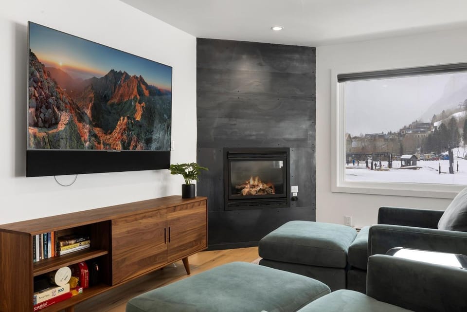 Sunny Condo, Box Canyon Views, Pool & Hot Tub condo Apartment in Telluride