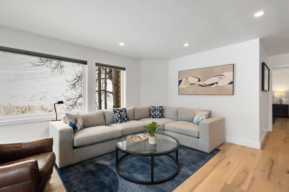 Sunny Condo, Box Canyon Views, Pool & Hot Tub condo Apartment in Telluride