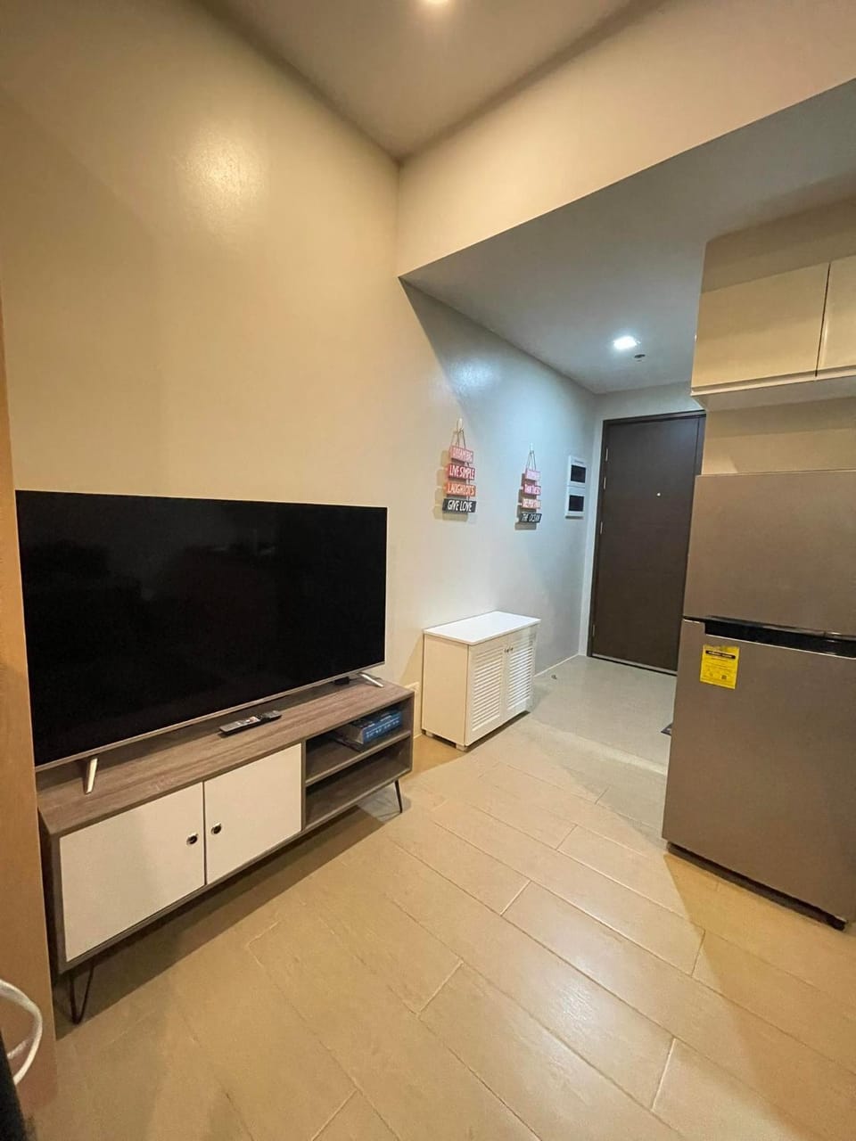 EJ's Staycation 4th F with 200mbps Wi-Fi and NETFLIX Apartment in Pasig