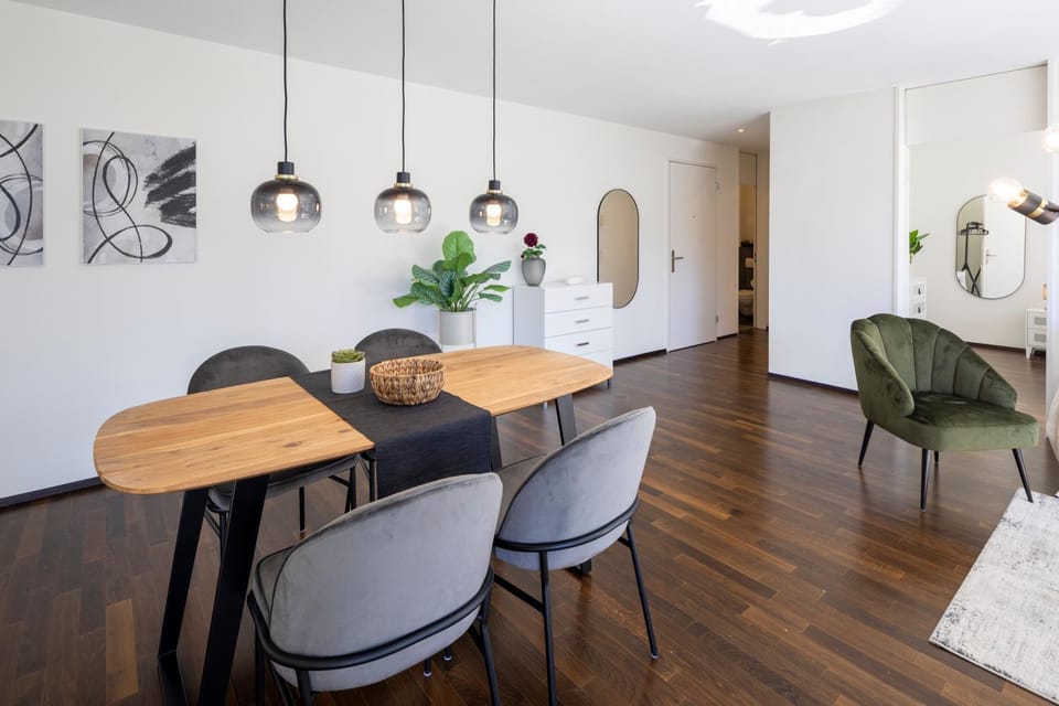 Dining area, Food