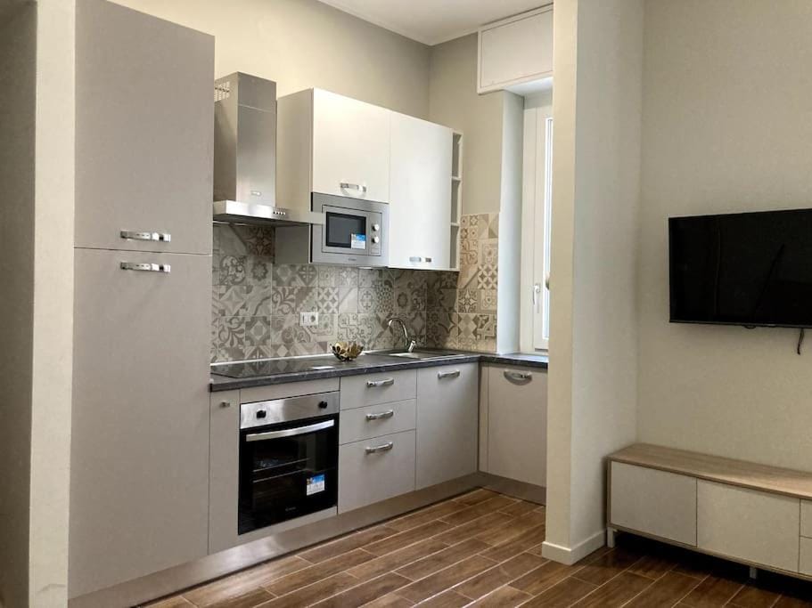 Kitchen or kitchenette, oven, stove