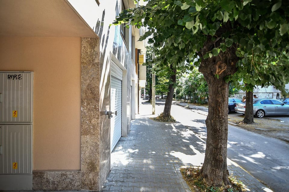 Property building, Day, Neighbourhood, Street view