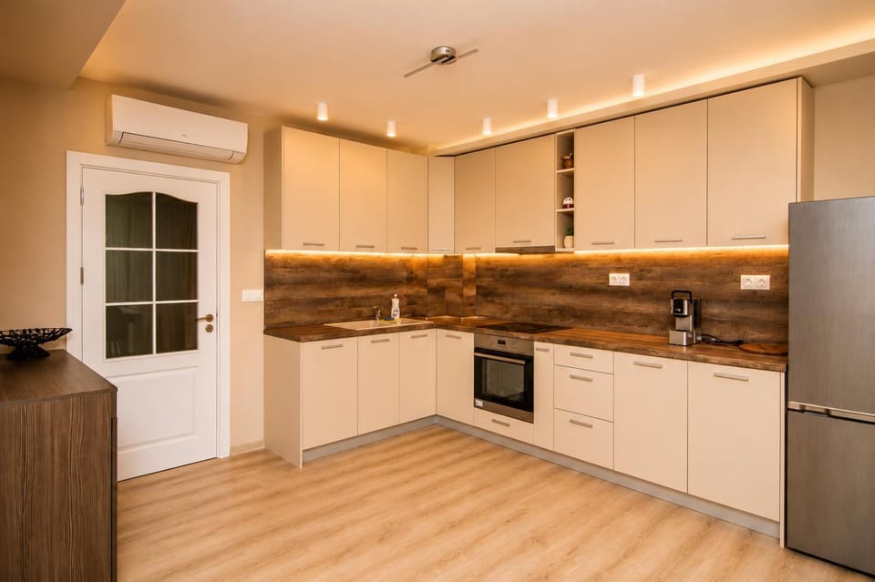 Kitchen or kitchenette, oven, stove