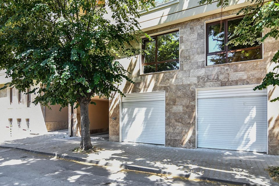 Property building, Day